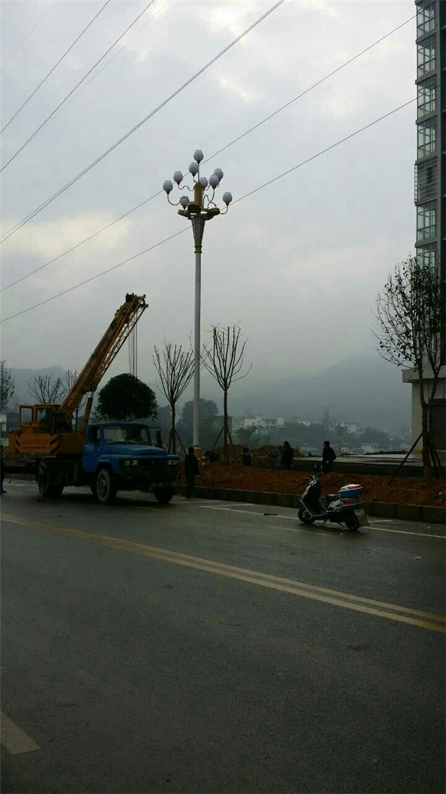 路灯施工作业